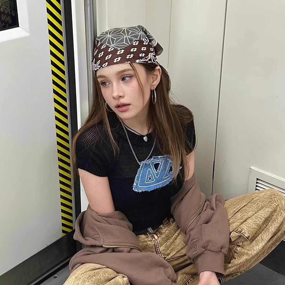 وشاح رأس مربع بنمط أمريكي ريتر - مراجعة Street Fashion Girl وسعره