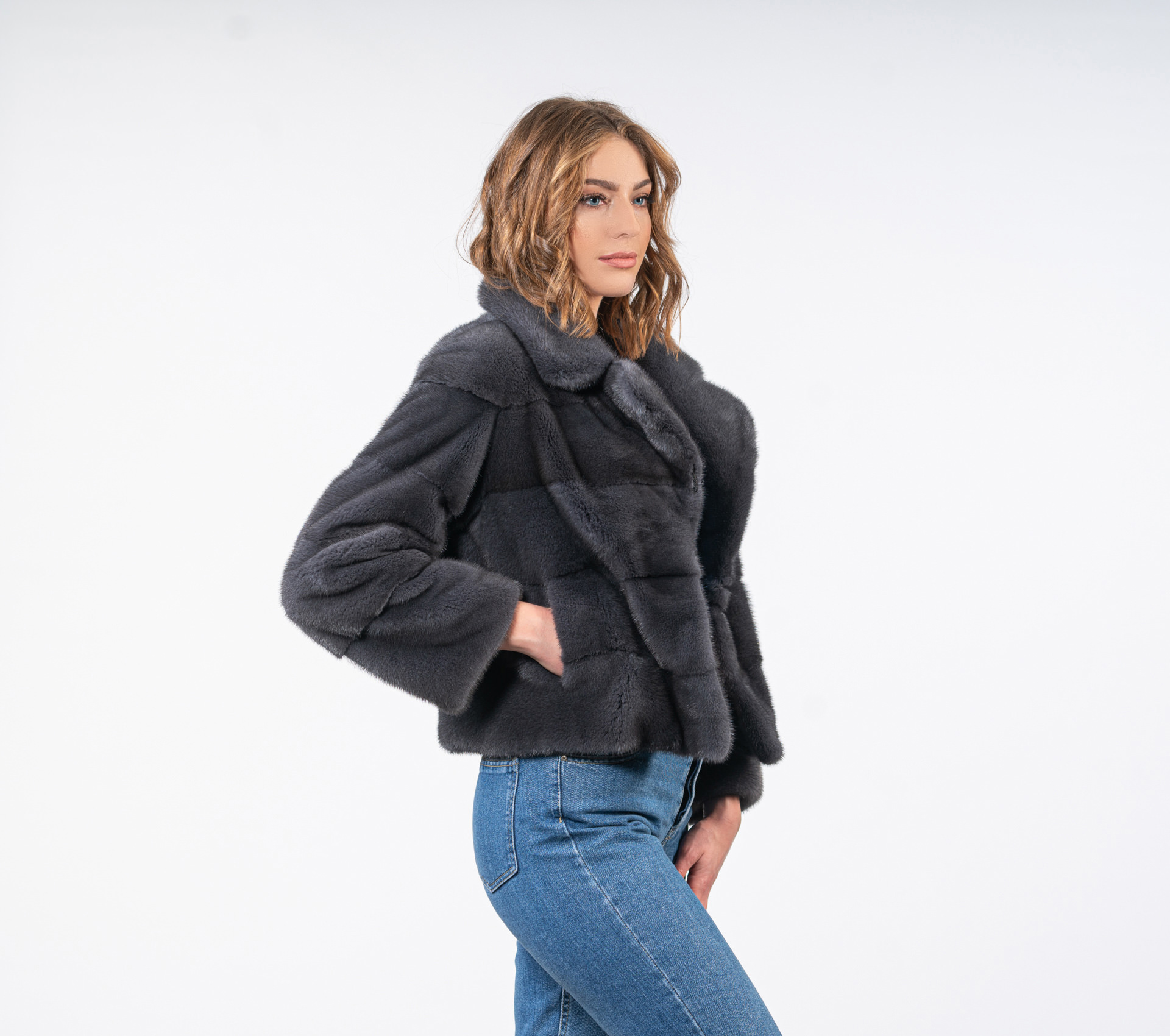 جاكيت نسائي جديد من فرو المنك  - مراجعة Street Fashion Winter 2026 وسعره